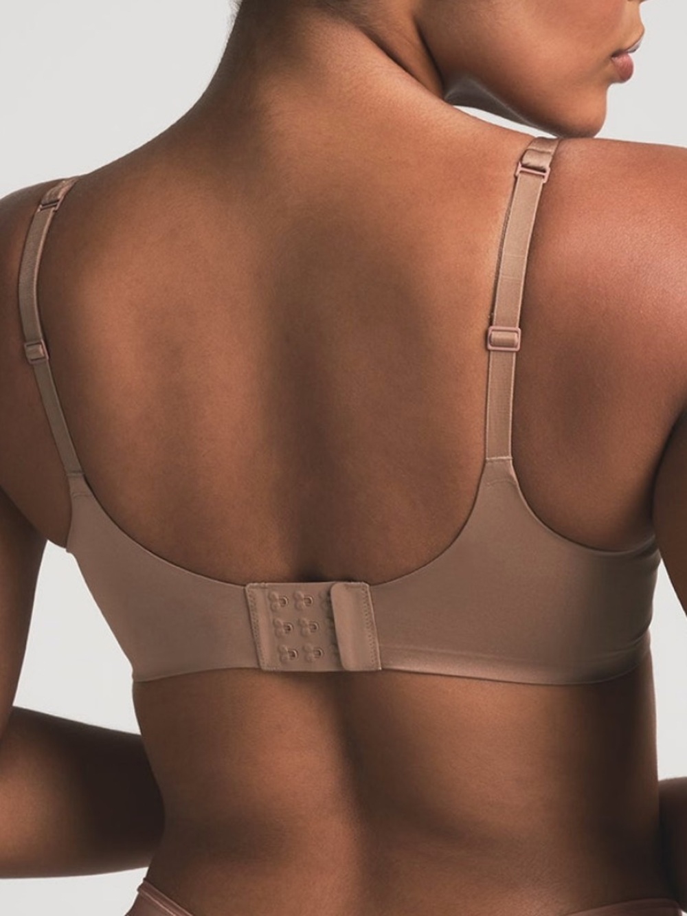 SKIMS Ultimate Push Up Plunge Bra - Picture 2 of 7